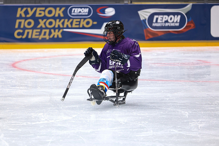Во Владивостоке состоялось открытие Кубка по следж-хоккею среди ветеранов СВО «Герои нашего времени»