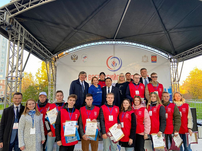 В Центральном парке культуры и отдыха г. Дзержинска чемпионы и призеры Паралимпийских игр провели мастер-классы для детей с ограниченными возможностями здоровья