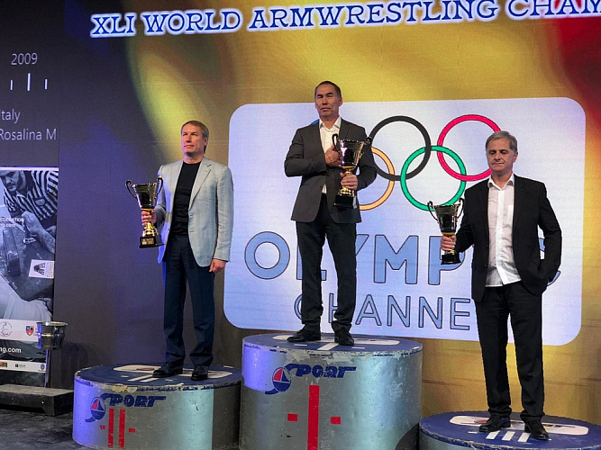 Сборная команда России по армрестлингу выиграла общекомандный зачет чемпионата мира в женской категории и стала второй – в мужской