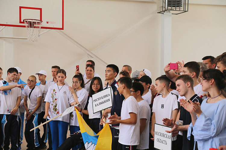 Всероссийскую летнюю спартакиаду детей-инвалидов с поражением ОДА и соревнования по футболу ампутантов торжественно открыли в Грозном