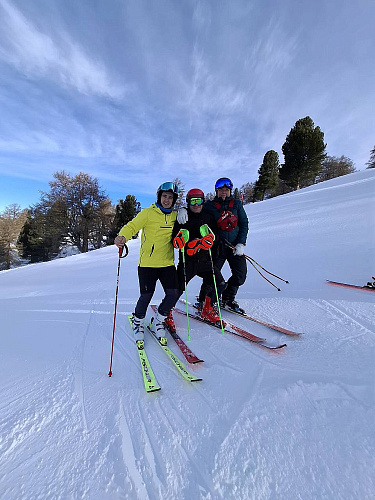 Сборная России по горнолыжному спорту слепых ведет борьбу за медали на этапе Кубка мира в Швейцарии