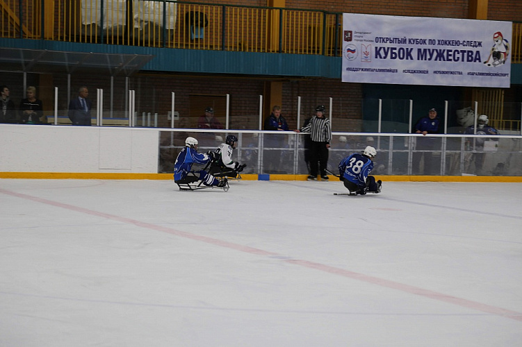 В г. Москве в Ледовом дворце «Умка» стартовал Открытый Кубок по хоккею-следж «Кубок Мужества»