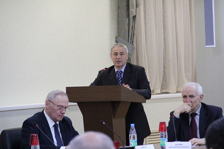 В.П. Лукин в зале Исполкома Дома паралимпийского спорта провел заседание Исполкома ПКР