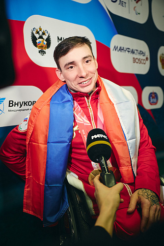 В аэропорту «Внуково» торжественно встретили паралимпийскую сборную России после XIV Паралимпийских зимних игр в Италии В аэропорту «Внуково» торжественно встретили паралимпийскую сборную России после XIV Паралимпийских зимних игр в Италии