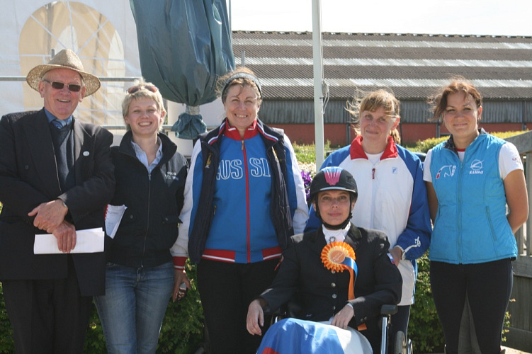 Российские спортсмены стали обладателями одной награды бронзового достоинства и четырех квот на участие в чемпионате Европы 2015 года в первые дни турнира по выездке, проходящего в г. Роозендале (Голландия)