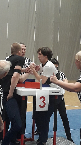 Сборная команда Республики Дагестан выиграла общекомандный зачет чемпионата России по армрестлингу спорта лиц с ПОДА в Сочи