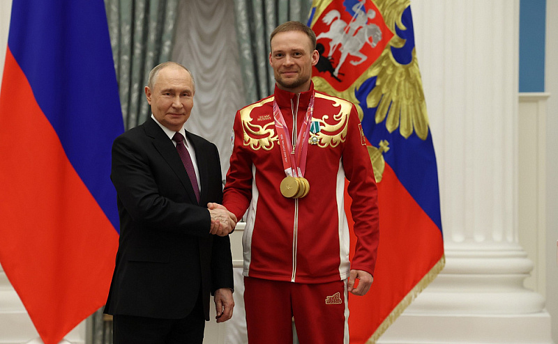 В Кремле Владимир Путин вручил государственные награды Российской Федерации победителям и призёрам ХIV Паралимпийских зимних игр 2026 года