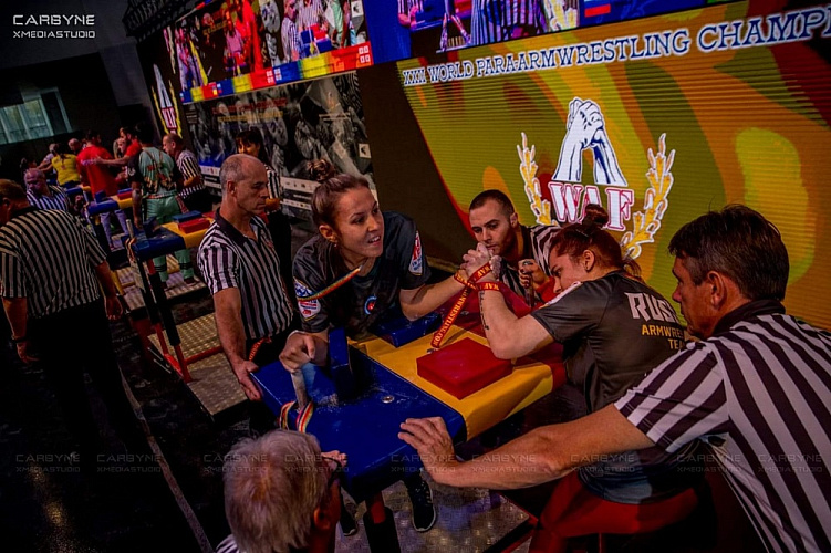 Сборная команда России по армрестлингу выиграла общекомандный зачет чемпионата мира в женской категории и стала второй – в мужской