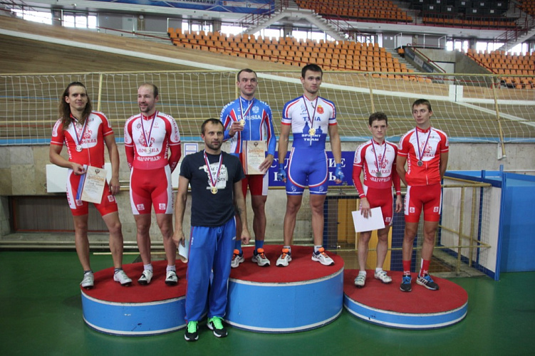 Определены победители чемпионата России по велоспорту-тандем на треке среди лиц с нарушением зрения