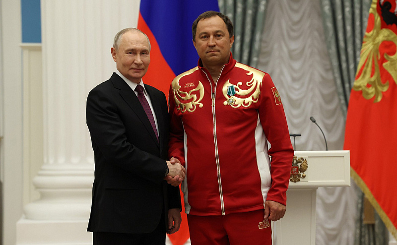 В Кремле Владимир Путин вручил государственные награды Российской Федерации победителям и призёрам ХIV Паралимпийских зимних игр 2026 года