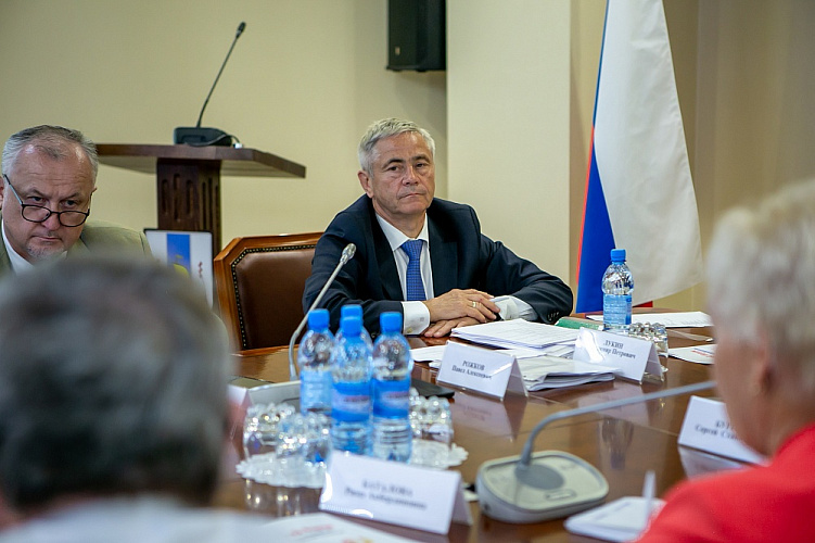 В.П. Лукин в г. Южно-Сахалинске провел заседание Исполкома ПКР
