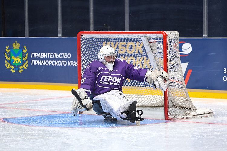 Во Владивостоке состоялось открытие Кубка по следж-хоккею среди ветеранов СВО «Герои нашего времени»