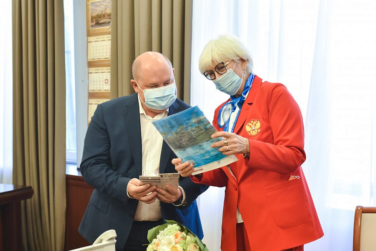 Губернатор города Севастополя Михаил Развожаев наградил участников Паралимпиады