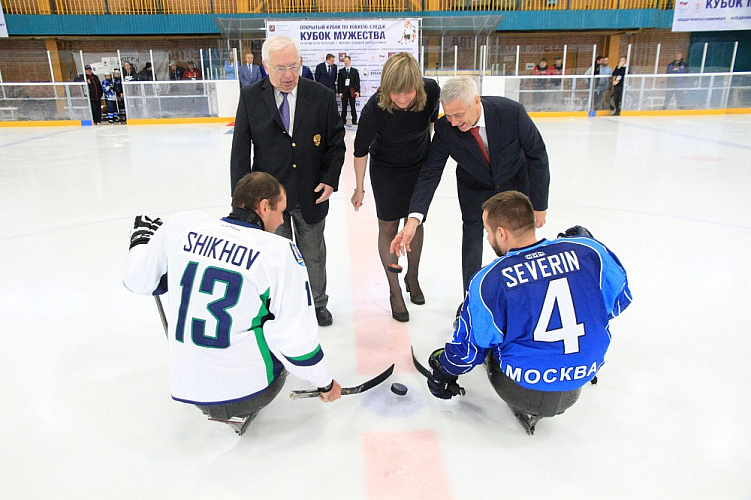 В г. Москве в Ледовом дворце «Умка» стартовал Открытый Кубок по хоккею-следж «Кубок Мужества»