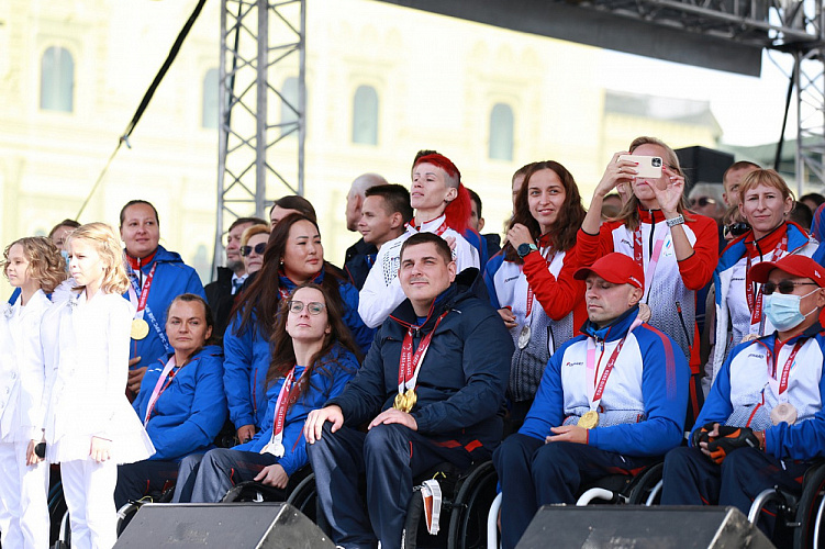 Паралимпийскую сборную России торжественно встретили на Красной площади Паралимпийскую сборную России торжественно встретили на Красной площади