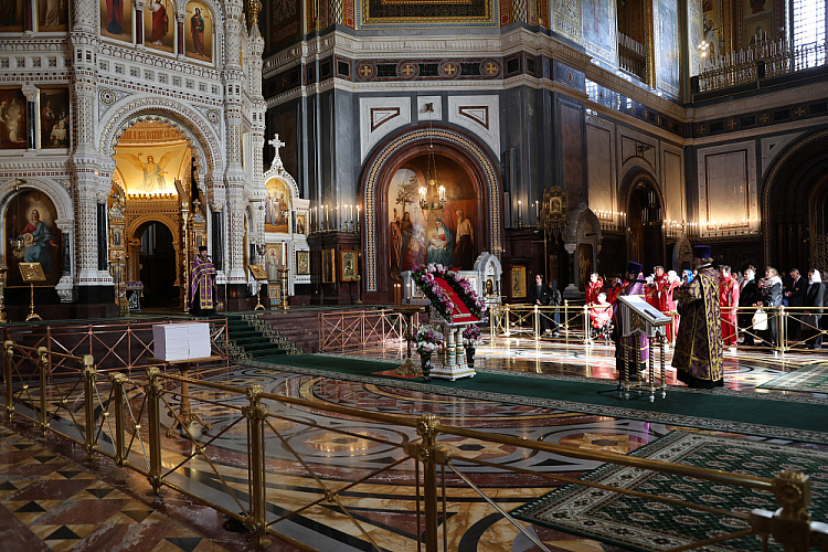 В Храме Христа Спасителя П.А. Рожков, победители и призеры зимних Паралимпийских игр и их близкие приняли участие в благодарственном молебне