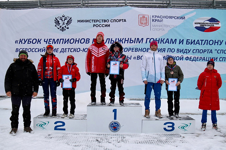 В Красноярске стартовали Кубок чемпионов и Всероссийские детско-юношеские соревнования по лыжным гонкам и биатлону спорта слепых