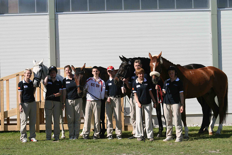Сборная команда России по конному спорту среди лиц с поражением опорно-двигательного аппарата завоевала 3 золотые, 2 серебряные и 2 бронзовые медали в квалификационных соревнованиях для отбора на чемпионат мира