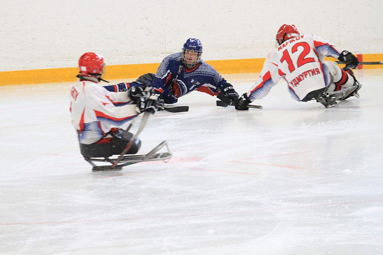 В г. Москве в Ледовом дворце «Умка» стартовал Открытый Кубок по хоккею-следж «Кубок Мужества»