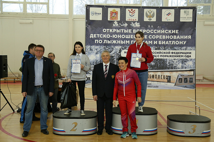 П.А. Рожков в Пересвете принял участие в церемониях открытия и награждения, а также просмотре Кубка России и Всероссийских детско-юношеских соревнований по лыжным гонкам и биатлону спорта лиц с ПОДА