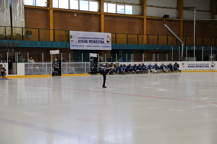 В г. Москве в Ледовом дворце «Умка» стартовал Открытый Кубок по хоккею-следж «Кубок Мужества»