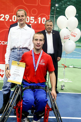 43 спортсмена из 11 регионов страны разыграли медали чемпионата России по теннису на колясках