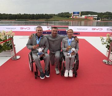 А. Дупик выиграла золото чемпионата мира по гребле на байдарках и каноэ, А. Чупров – бронзовый призер