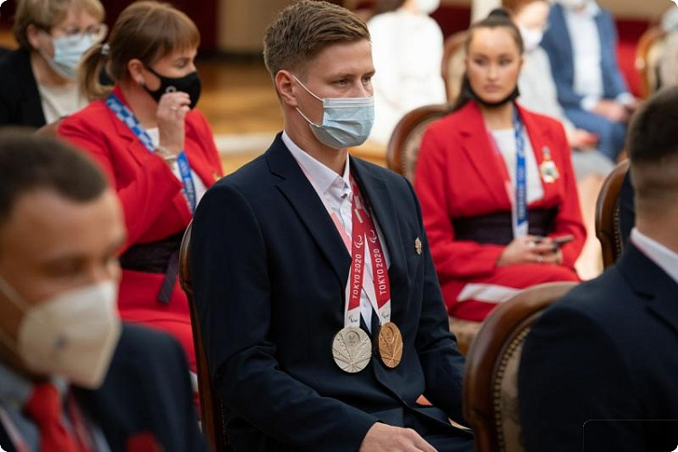Евгений Куйвашев отметил уральцев, ставших героями Олимпиады и Паралимпиады в Токио-2020