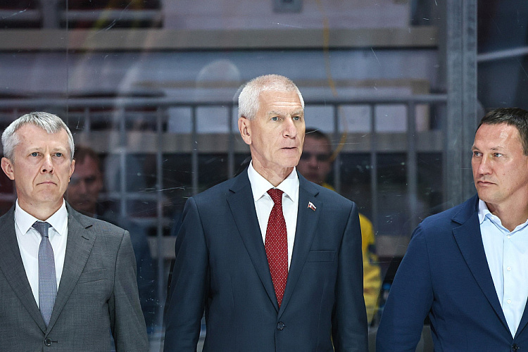 Во Владивостоке состоялось открытие Кубка по следж-хоккею среди ветеранов СВО «Герои нашего времени»