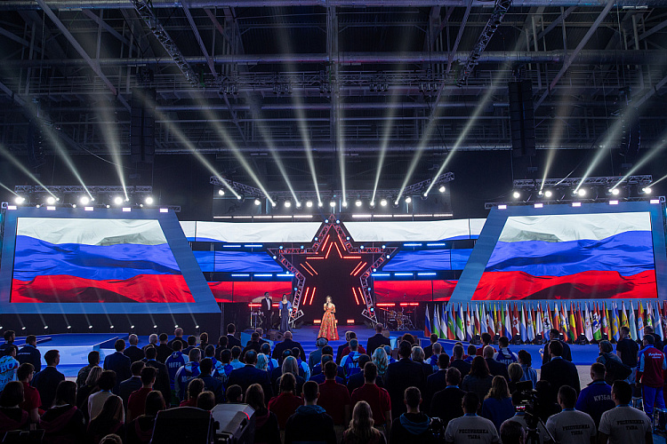 Более 300 ветеранов специальной военной операции приняли участие в первом Всероссийском «Кубке Защитников Отечества» по зимним видам спорта