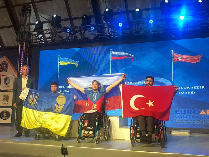 Российские спортсмены успешно выступили на чемпионате Европы по пара-армрестлингу в Греции