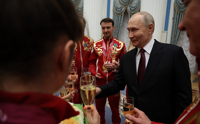 В Кремле Владимир Путин вручил государственные награды Российской Федерации победителям и призёрам ХIV Паралимпийских зимних игр 2026 года