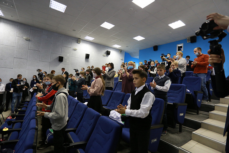 П.А. Рожков совместно с чемпионами и призерами Паралимпийских игр, в г. Дзержинске провели Паралимпийский урок для учеников Дзержинской специальной коррекционной школы