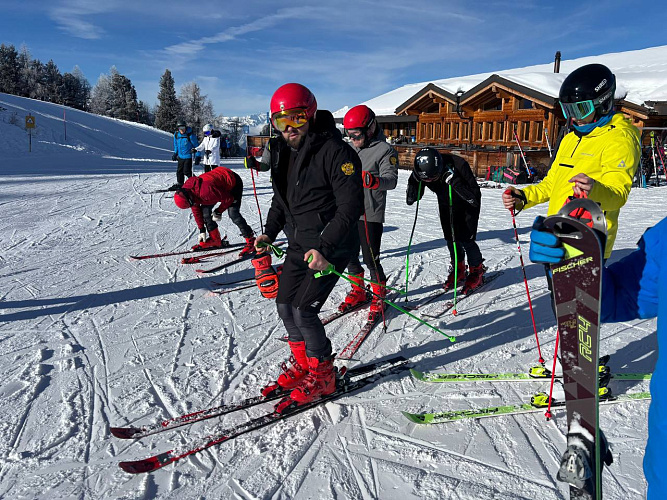 Сборная России по горнолыжному спорту слепых ведет борьбу за медали на этапе Кубка мира в Швейцарии