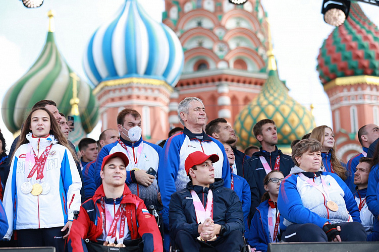 Паралимпийскую сборную России торжественно встретили на Красной площади Паралимпийскую сборную России торжественно встретили на Красной площади