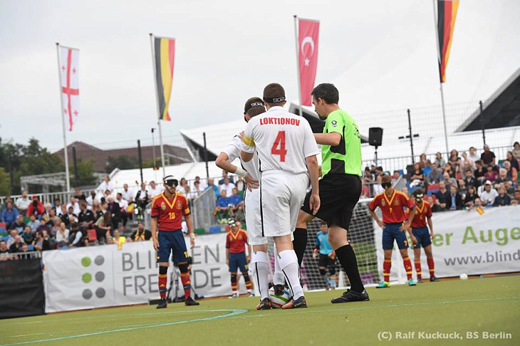 Сборная команда России в финале чемпионата Европы по мини-футболу 5х5 (класс В1, тотально-слепые) одержала победу над командой Испании