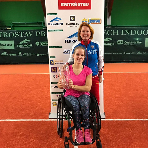 Золотую и серебряную медали завоевала подмосковная спортсменка Виктория Львова на международных соревнованиях по теннису на колясках в Чехии Золотую и серебряную медали завоевала подмосковная спортсменка Виктория Львова на международных соревнованиях по теннису на колясках в Чехии
