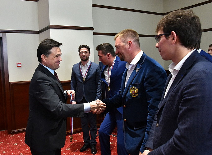 В.П. Лукин, П.А. Рожков, Б.В. Иванюженков, С.А. Самойлов в Доме Правительства Московской области  приняли участие в церемонии награждения Губернатором МО А.Ю. Воробьевым сборной команды региона по хоккею-следж «Феникс» за победу на чемпионате России