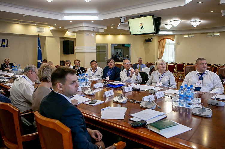 В.П. Лукин в г. Южно-Сахалинске провел заседание Исполкома ПКР