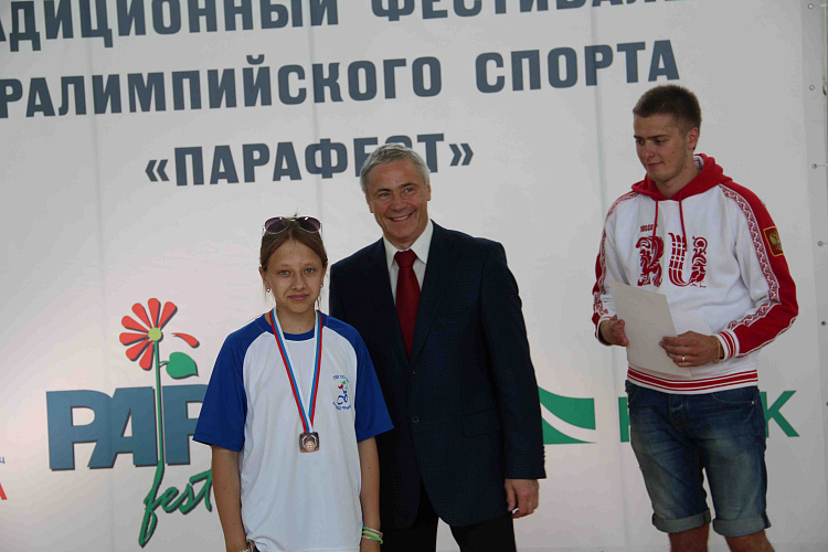 П.А. Рожков, О.В.Семенова, А.И.Алябьев наградили победителей и призеров первого соревновательного дня традиционного фестиваля паралимпийского спорта «Парафест»