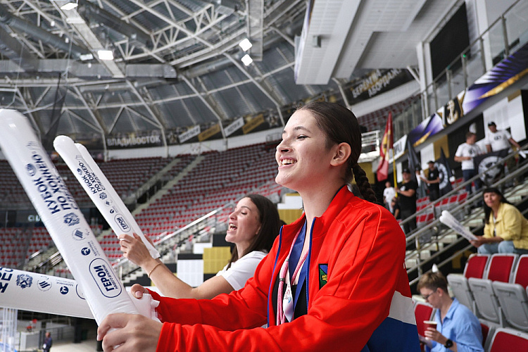 Во Владивостоке состоялось открытие Кубка по следж-хоккею среди ветеранов СВО «Герои нашего времени»