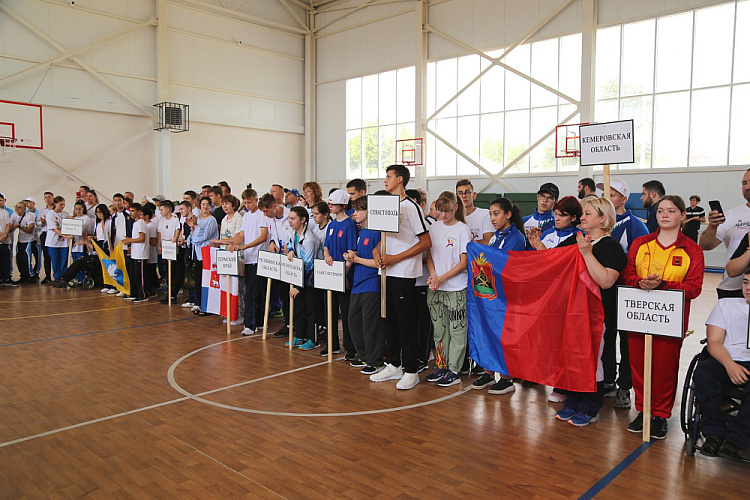 Всероссийскую летнюю спартакиаду детей-инвалидов с поражением ОДА и соревнования по футболу ампутантов торжественно открыли в Грозном