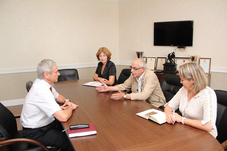 В офисе ПКР состоялась встреча П.А. Рожкова с заместителем генерального директора ФНЦ ВНИИФК С.Н. Португаловым