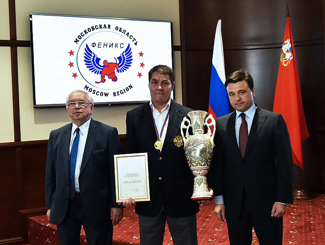 В.П. Лукин, П.А. Рожков, Б.В. Иванюженков, С.А. Самойлов в Доме Правительства Московской области  приняли участие в церемонии награждения Губернатором МО А.Ю. Воробьевым сборной команды региона по хоккею-следж «Феникс» за победу на чемпионате России