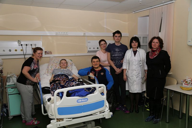 Чемпионы и призеры Паралимпийских игр - О.В. Семенова и В.Н. Селюкин встретились с пациентами НИИ неотложной детской хирургии и травматологии Чемпионы и призеры Паралимпийских игр - О.В. Семенова и В.Н. Селюкин встретились с пациентами НИИ неотложной детской хирургии и травматологии