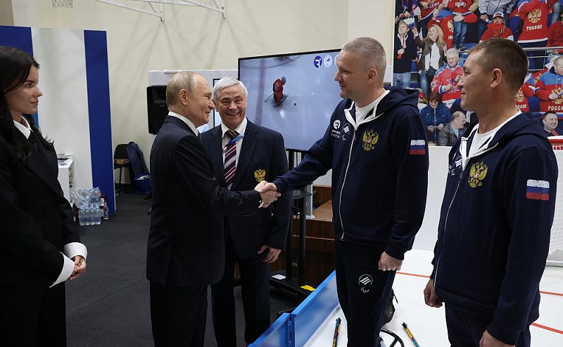 Президент РФ В.В. Путин выступил на Пленарном заседании форума «Россия – спортивная держава» и ознакомился с презентацией демонстрационно-просветительского центра по адаптивному спорту Президент РФ В.В. Путин выступил на Пленарном заседании форума «Россия – спортивная держава» и ознакомился с презентацией демонстрационно-просветительского центра по адаптивному спорту