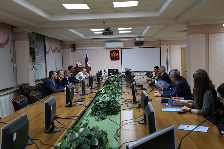 П.А. Рожков, В. Потапова в офисе Фонда социального страхования РФ приняли участие во встрече с Председателем Фонда социального страхования РФ А.С. Кигимом