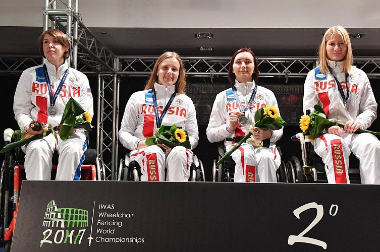 Сборная команда России по фехтованию на колясках завоевала 4 золотые, 5 серебряных и 10 бронзовых медалей по итогам четырех дней чемпионата мира в Италии Сборная команда России по фехтованию на колясках завоевала 4 золотые, 5 серебряных и 10 бронзовых медалей по итогам четырех дней чемпионата мира в Италии