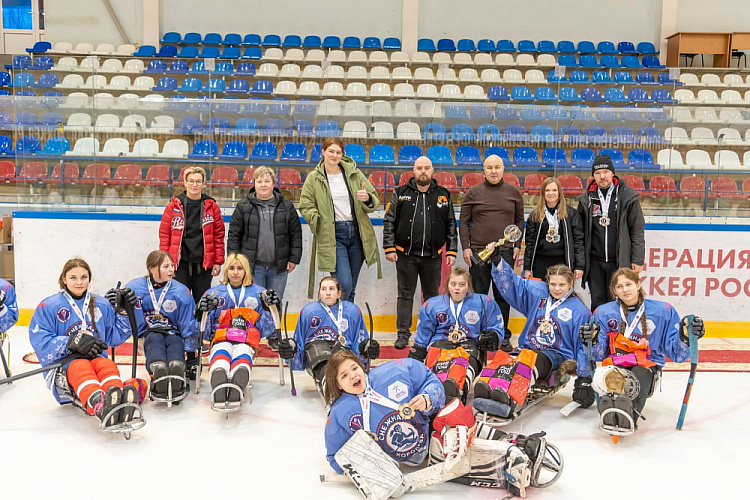 В Дмитрове подвели итоги первого женского чемпионата России по следж-хоккею «Снежная королева» В Дмитрове подвели итоги первого женского чемпионата России по следж-хоккею «Снежная королева»
