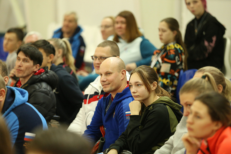 П.А. Рожков в Пересвете принял участие в церемониях открытия и награждения, а также просмотре Кубка России и Всероссийских детско-юношеских соревнований по лыжным гонкам и биатлону спорта лиц с ПОДА